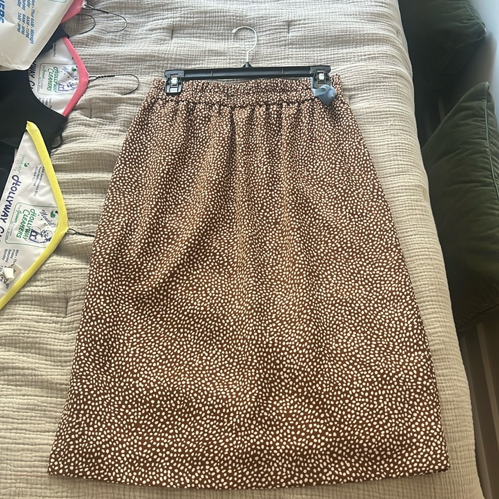 XS J Crew Brown and white polka dot skirt perfect for work.